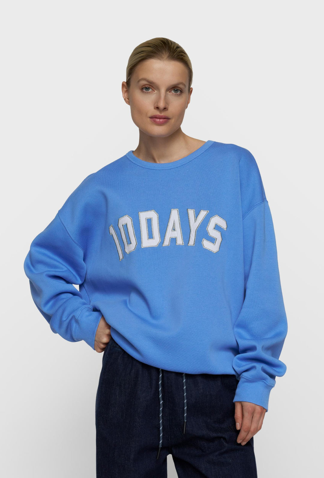 Niebieska bluza damska 10DAYS z aplikacją logo