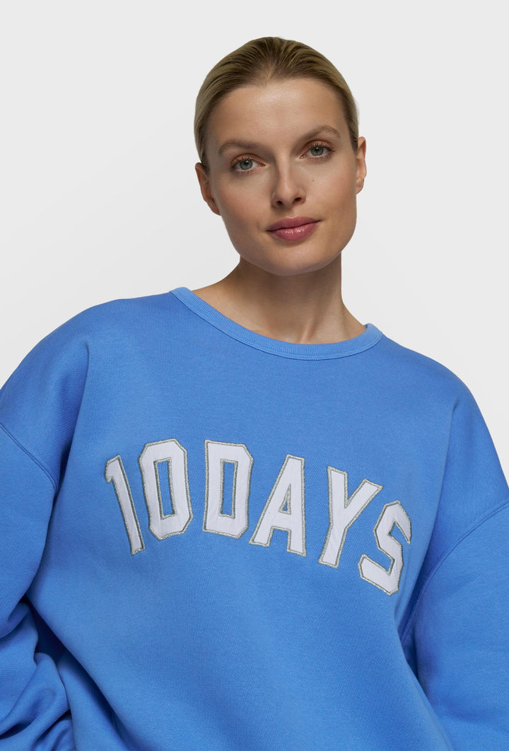 Niebieska bluza damska 10DAYS z aplikacją logo