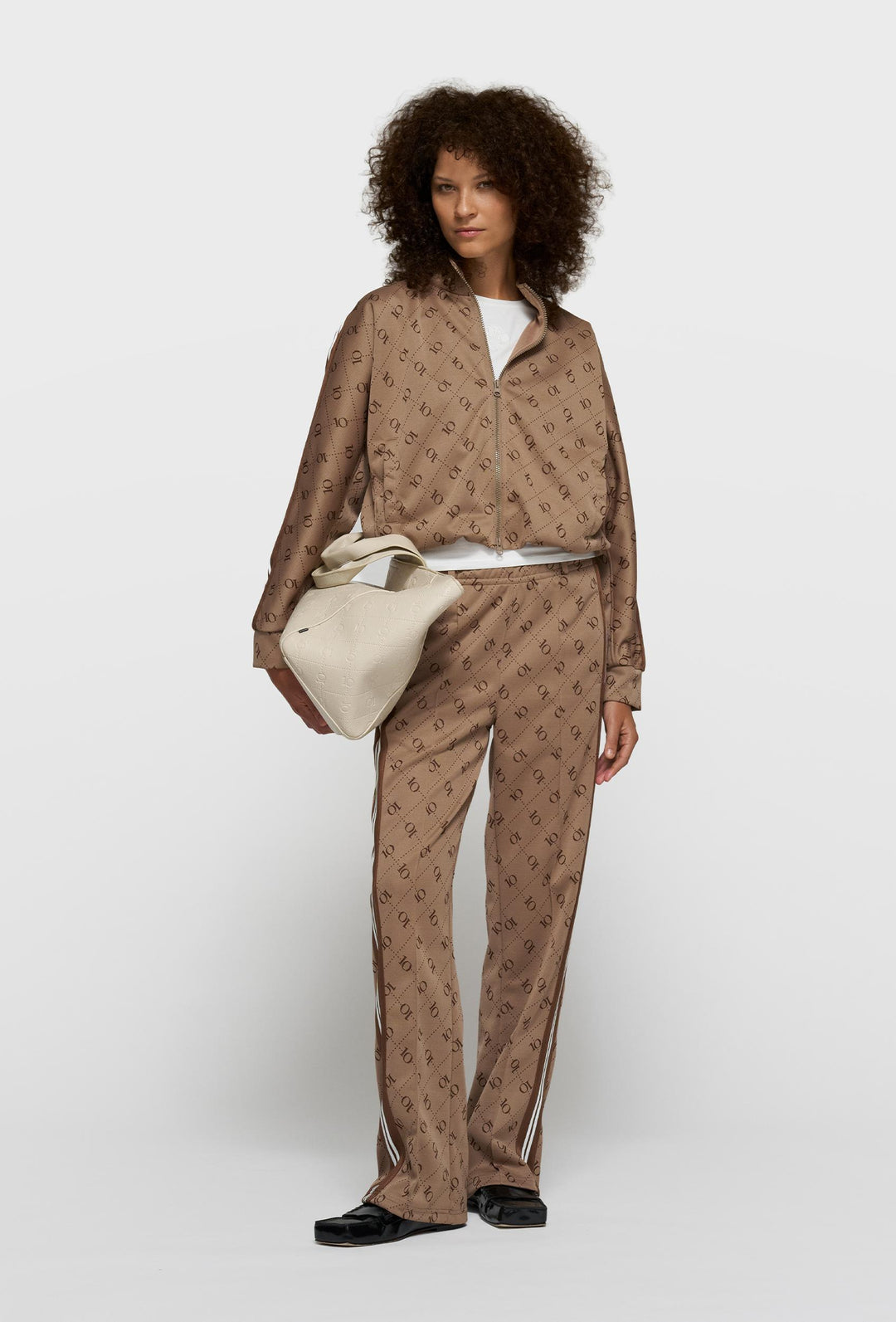 Beżowo-brązowa bluza rozpinana 10DAYS z monogramem i stójką