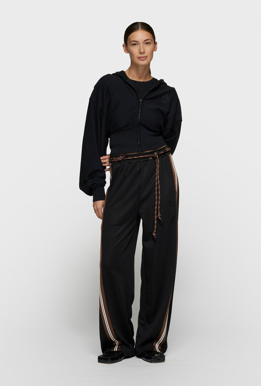 Czarna krótka bluza rozpinana z kapturem 10DAYS