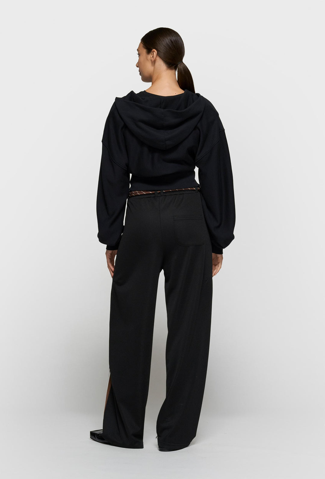 Czarna krótka bluza rozpinana z kapturem 10DAYS