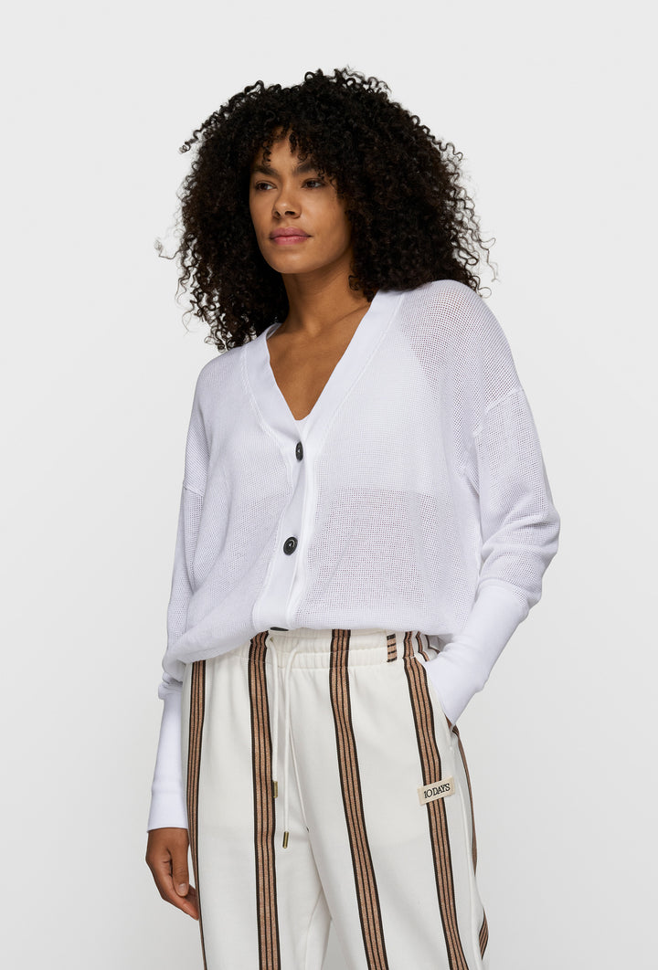 Lekki kardigan oversizowy w białym kolorze