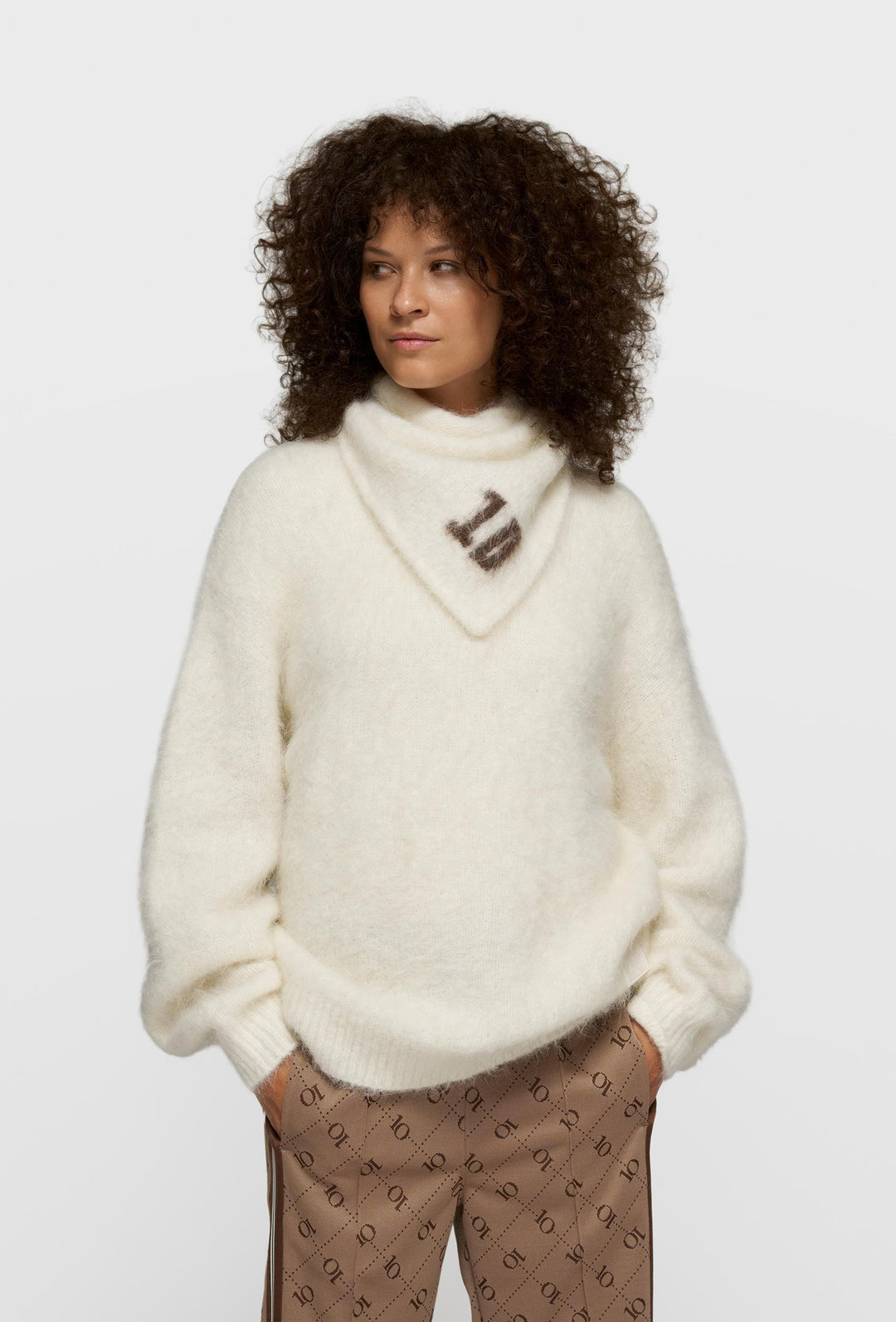 Ecru wełniana chusta 10DAYS z wiązaniem i logo