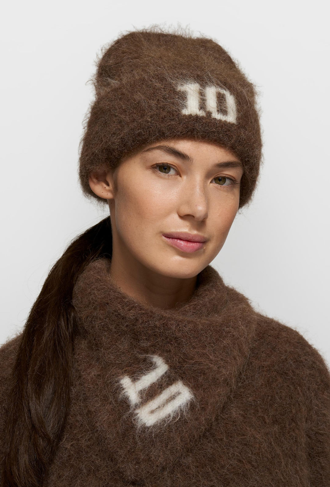 Brązowa wełniana chusta 10DAYS z wiązaniem i logo