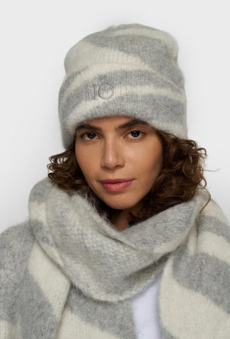 Czapka beanie w szaro-biały wzór 10DAYS