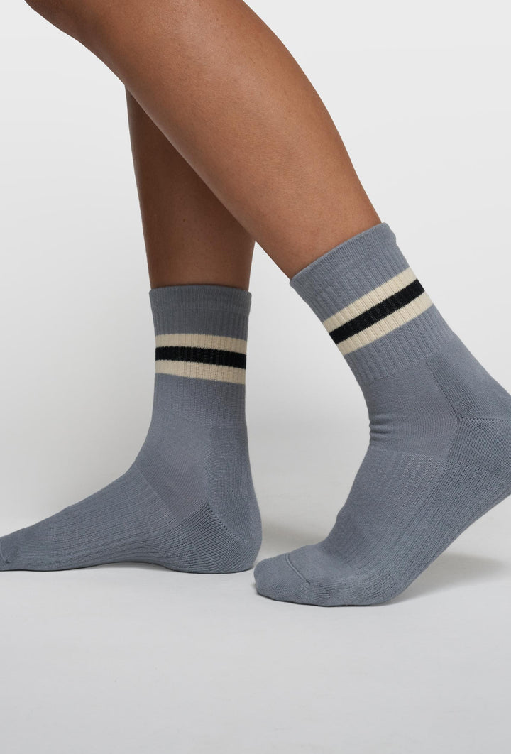 Skarpetki z prążkowanej dzianiny w kontrastowe paski