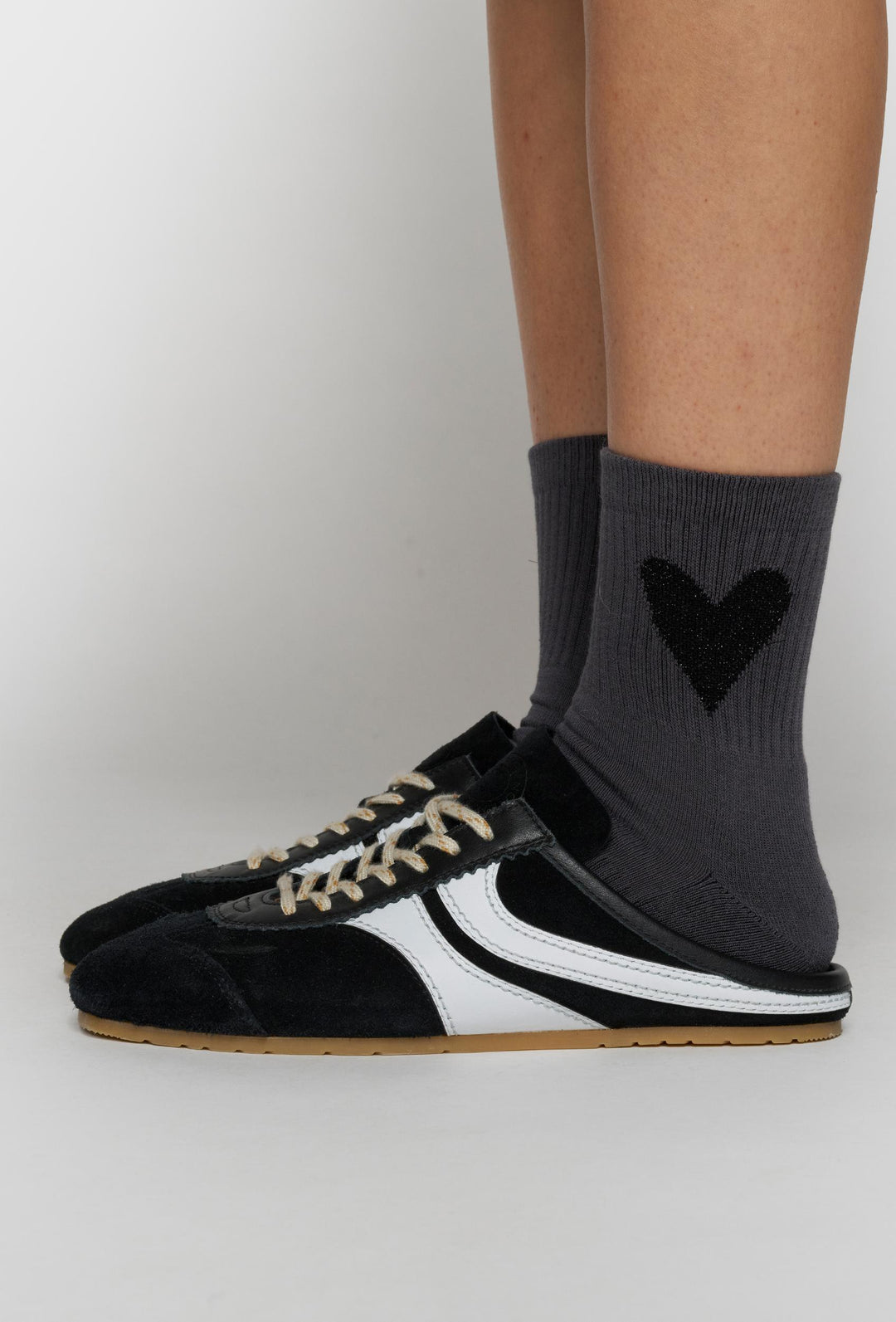 Grafitowe skarpetki z czarnym sercem 10DAYS
