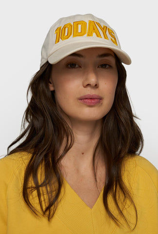 Czapka z daszkiem z kolorze ecru 10Days