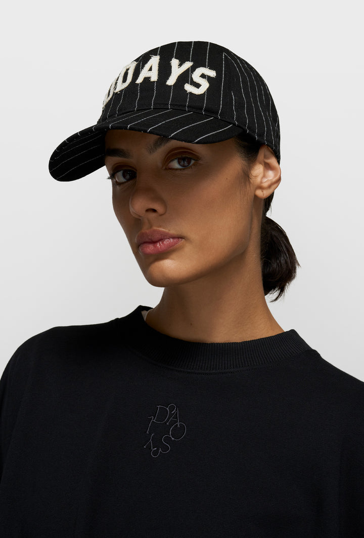 Czapka z daszkiem 10DAYS w czarnym kolorze