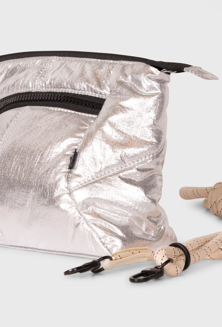 Srebrna torebka kopertówka