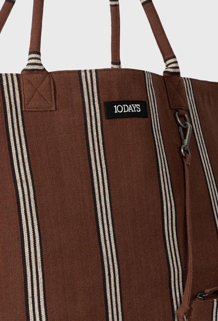 Pojemna torba typu shopper w brązowym kolorze