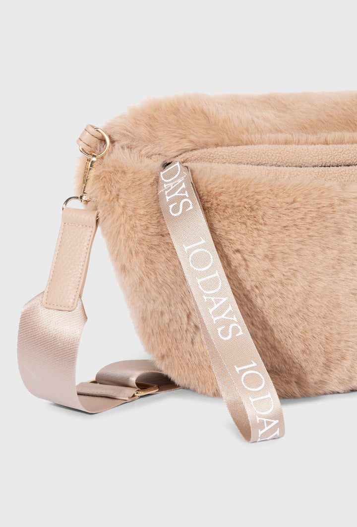 Torebka 10DAYS typu crossbody z futrzanym wykończeniem