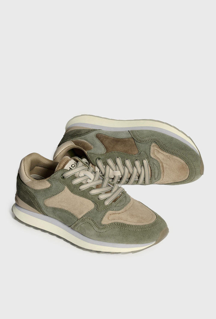 Biało-szare sneakersy z niebieskim akcentem