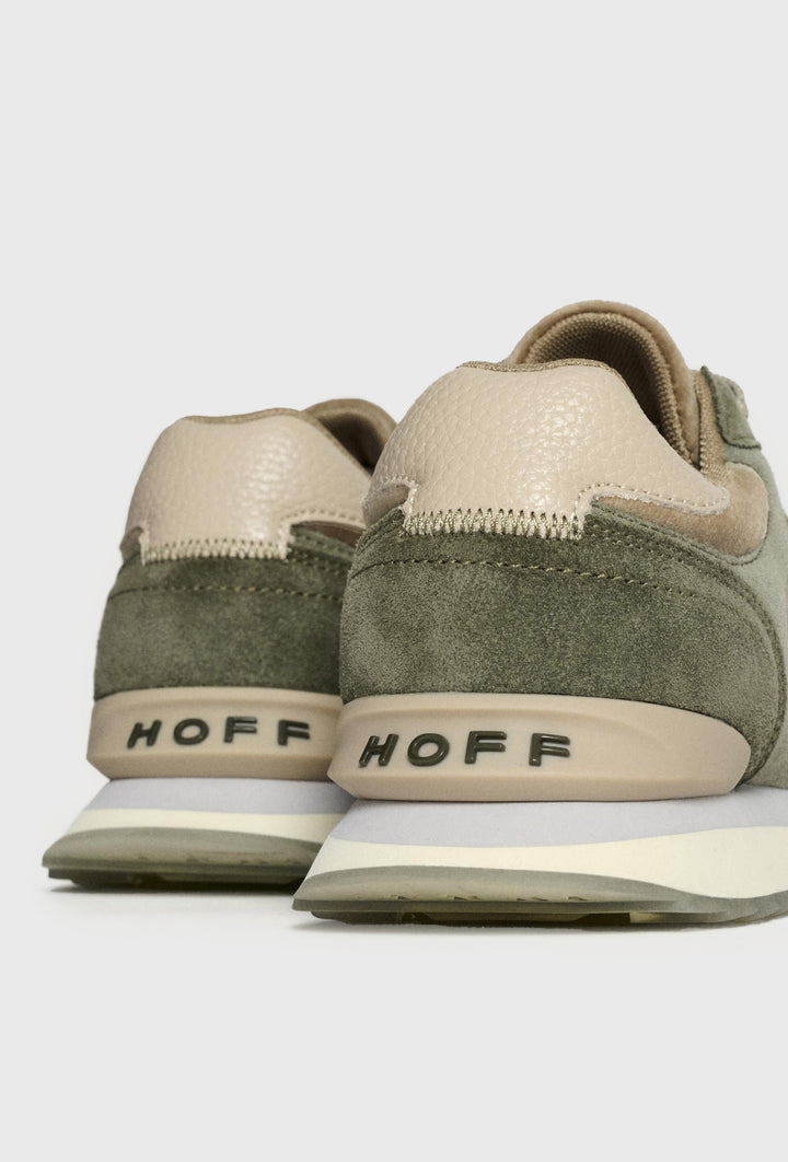 Biało-szare sneakersy z niebieskim akcentem