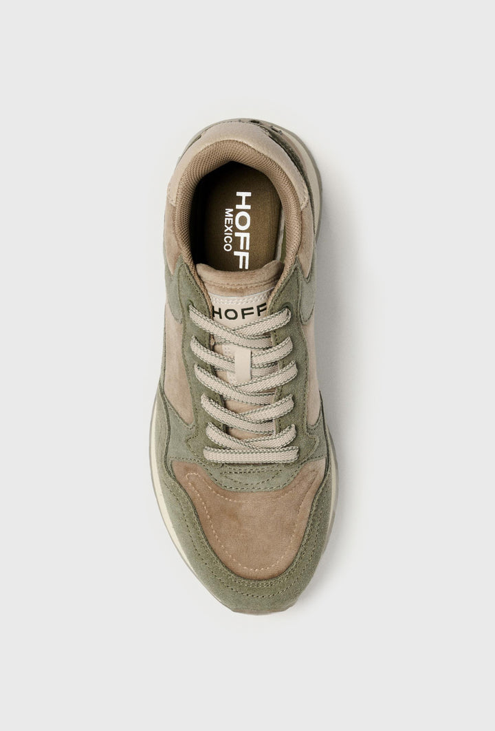 Biało-szare sneakersy z niebieskim akcentem