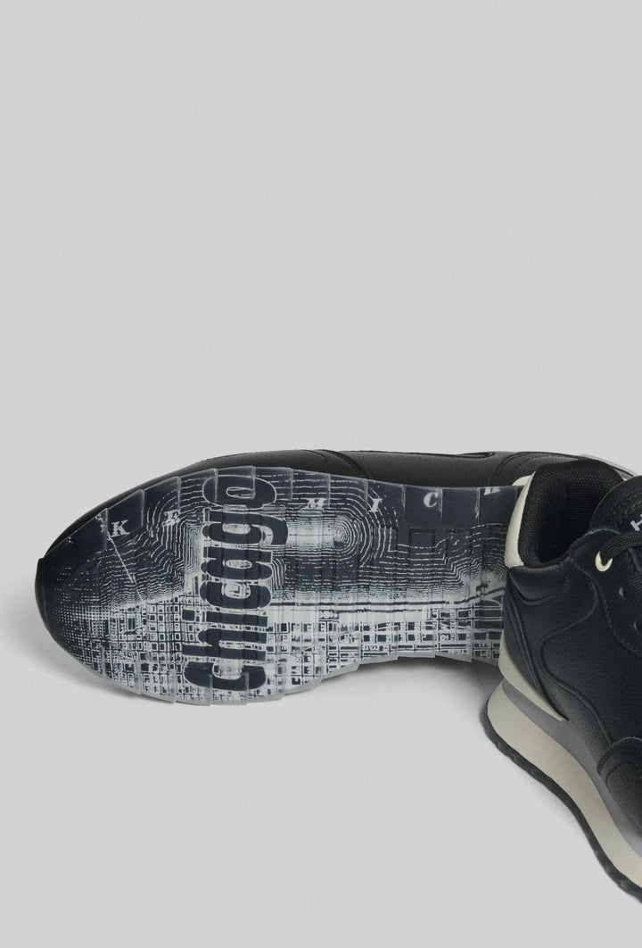 Czarne sneakersy z neonowymi detalami