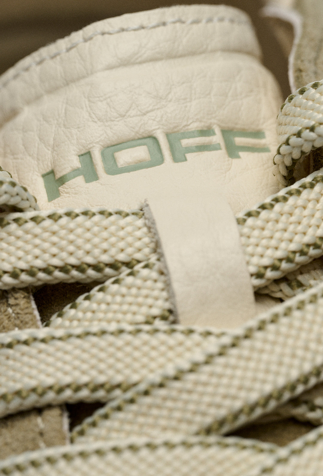 Sneakersy w kolorze khaki