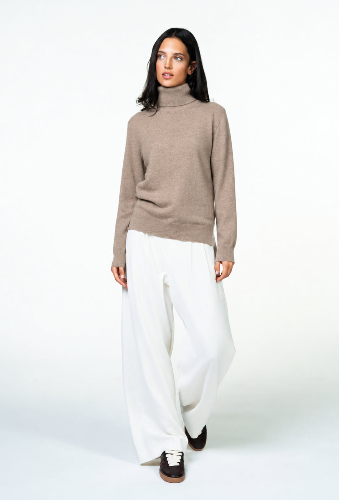 Sweter w kolorze taupe z golfem