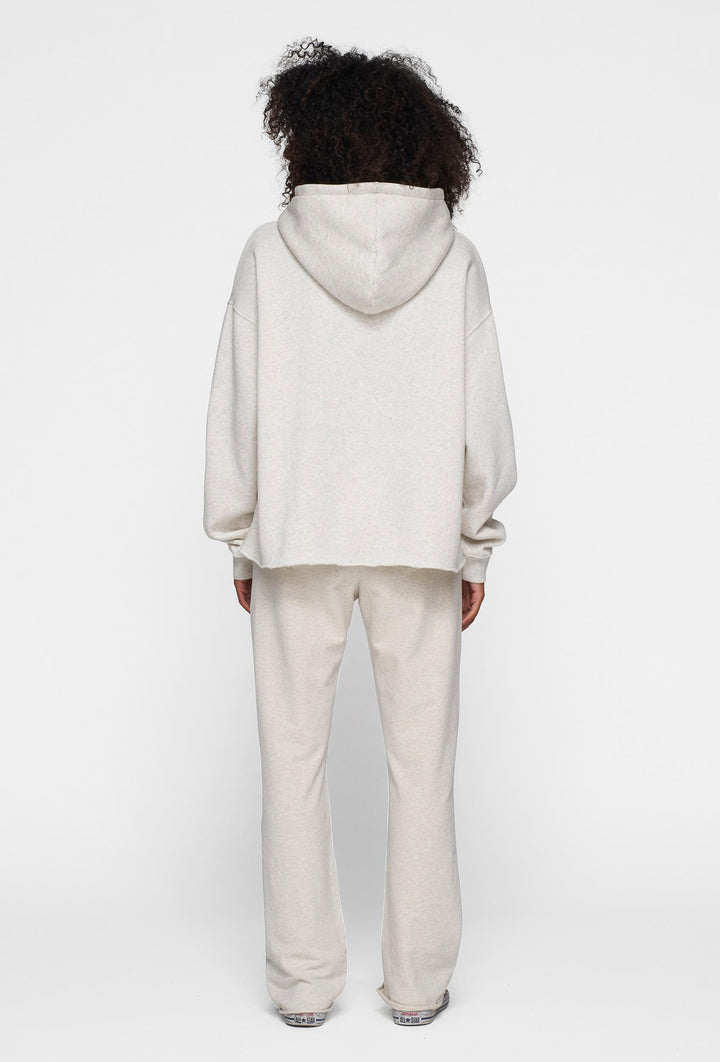 Spodnie dresowe z lekko rozszerzaną nogawką w kolorze ecru