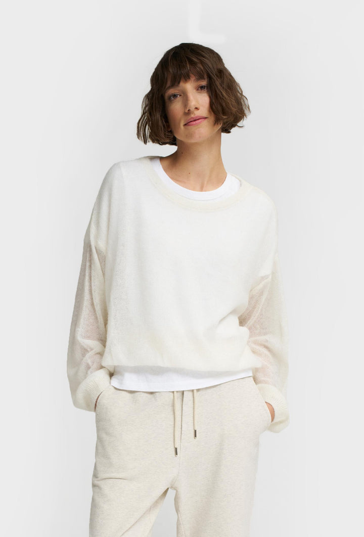 Cienki wełniany sweter z dekoltem w łódkę w kolorze ecru