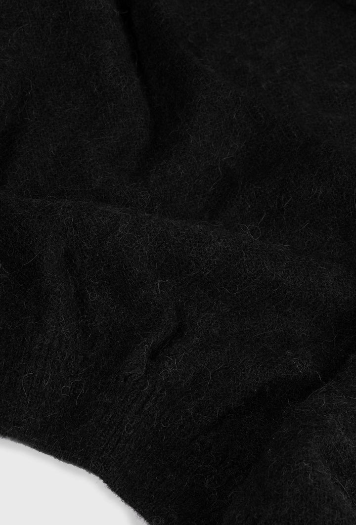 Cienki wełniany sweter z dekoltem w łódkę w kolorze czarnym