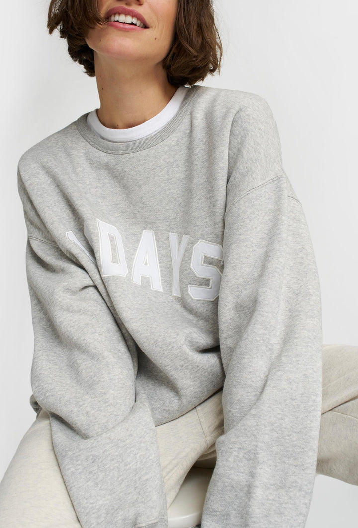 Klasyczna bluza oversize w kolorze szarym z dużym logo 10DAYS