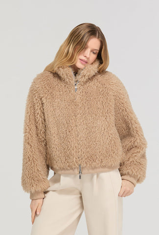 Beżowa kurtka-poncho z futrzanego materiału