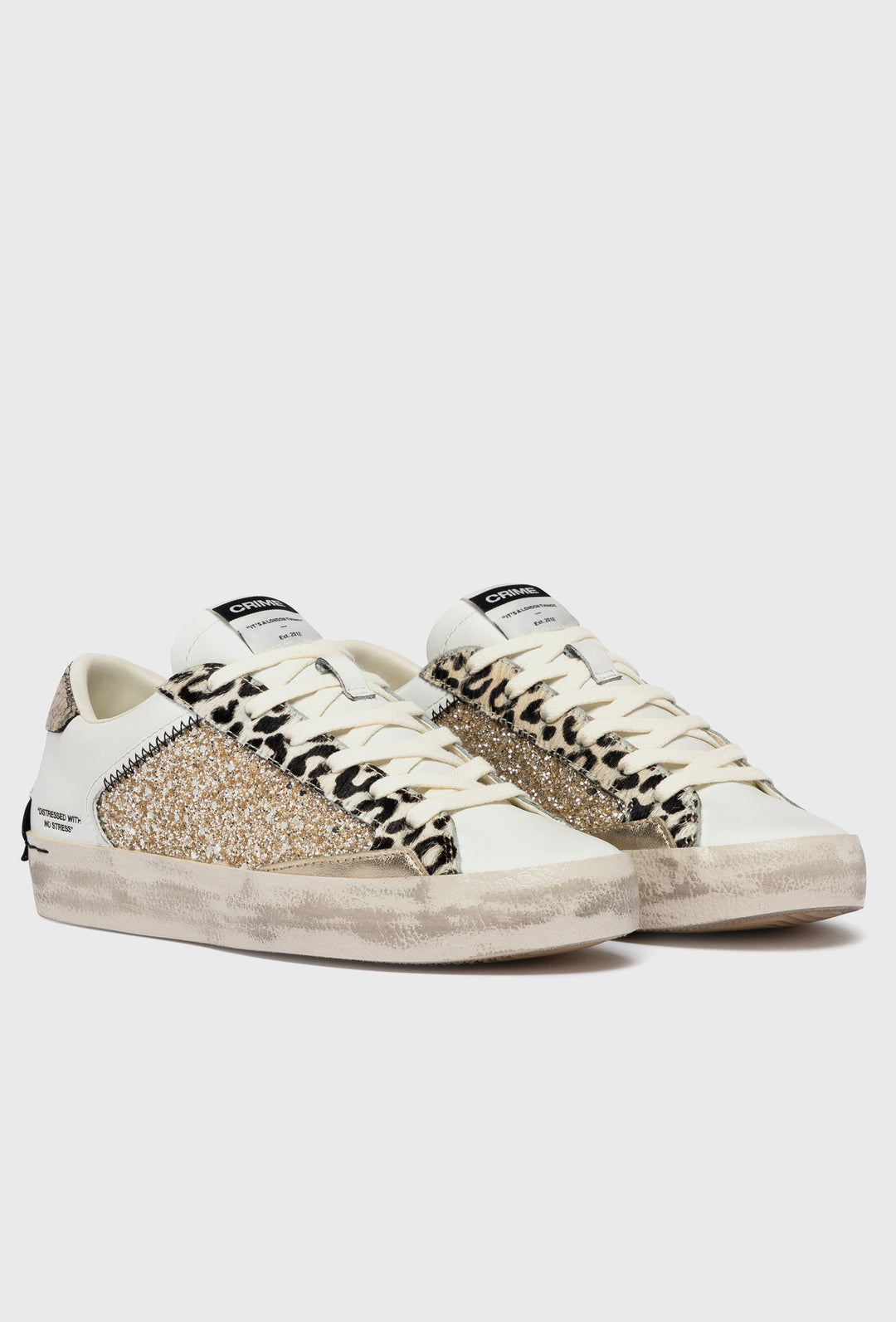 Białe sneakersy Crime London z motywem pantery i brokatem