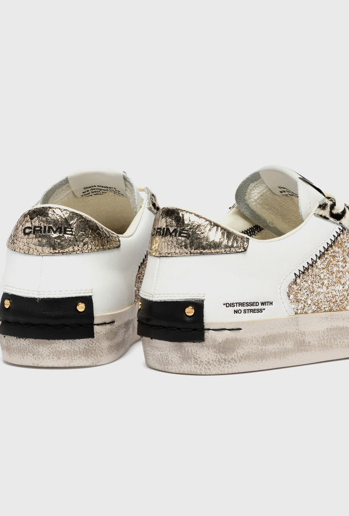 Białe sneakersy Crime London z motywem pantery i brokatem