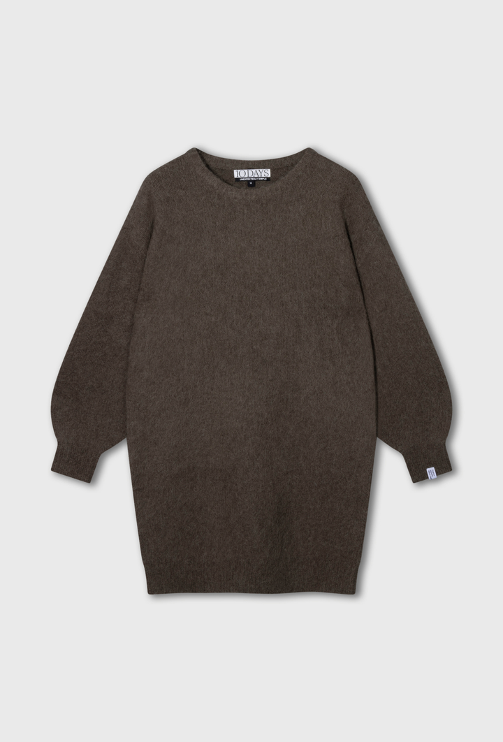 Brązowy sweter z kontrastowym napisem z tyłu