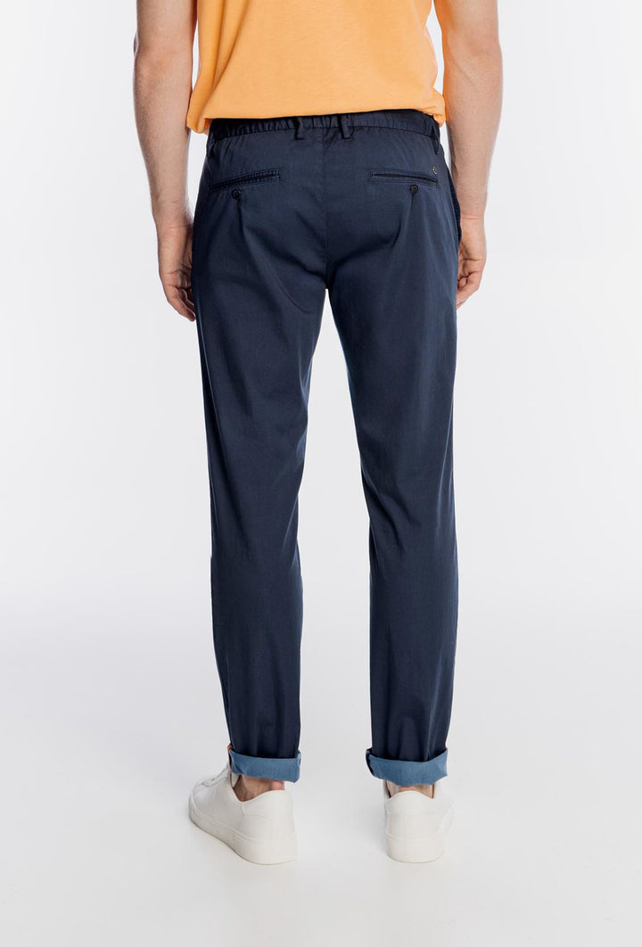 Granatowe spodnie Alberto z ozdobnym błękitnym sznurkiem