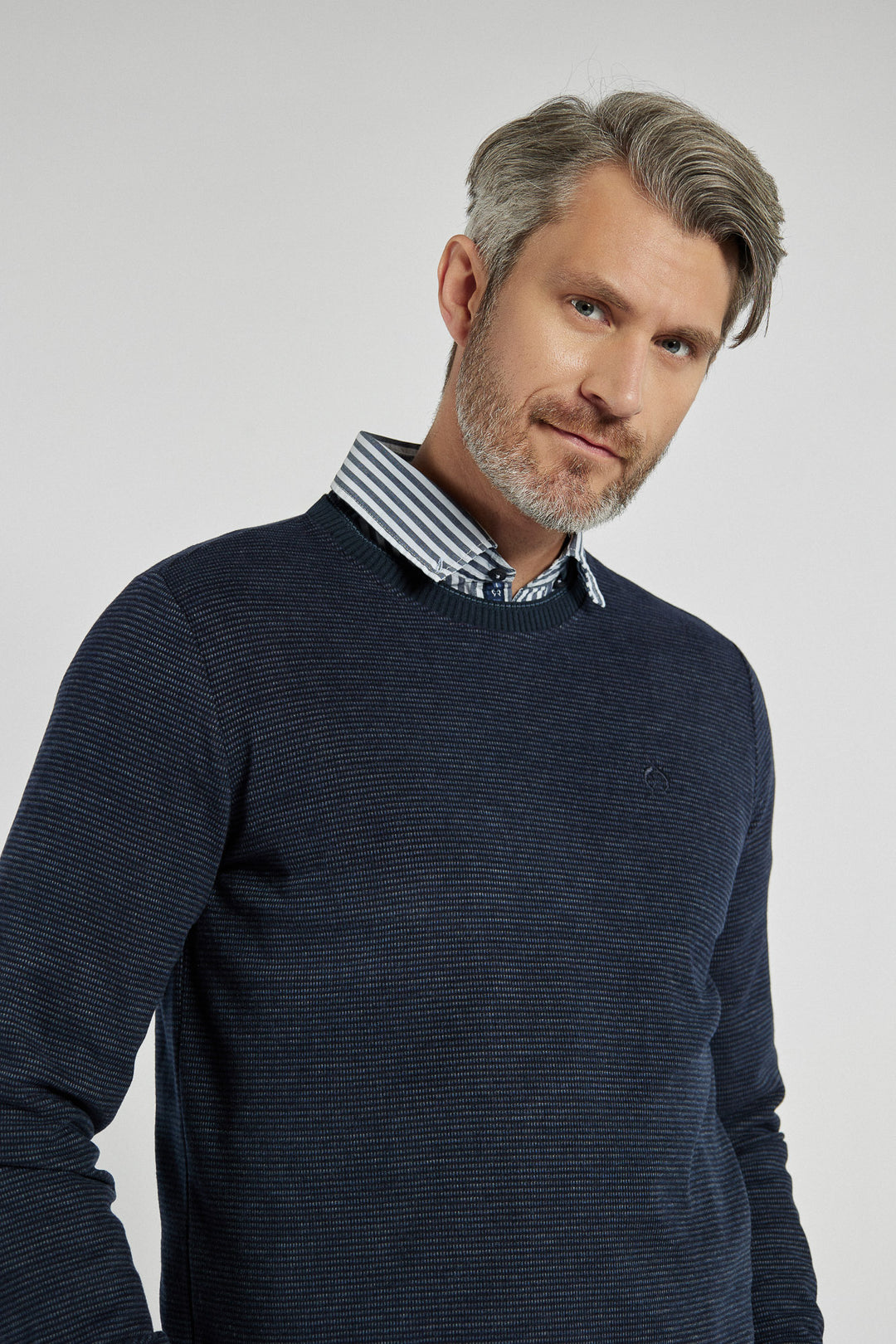 Granatowy sweter męski bawełniany z subtelnym wzorem