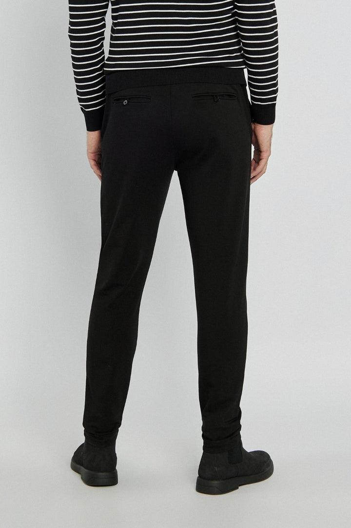 Eleganckie czarne spodnie joggery