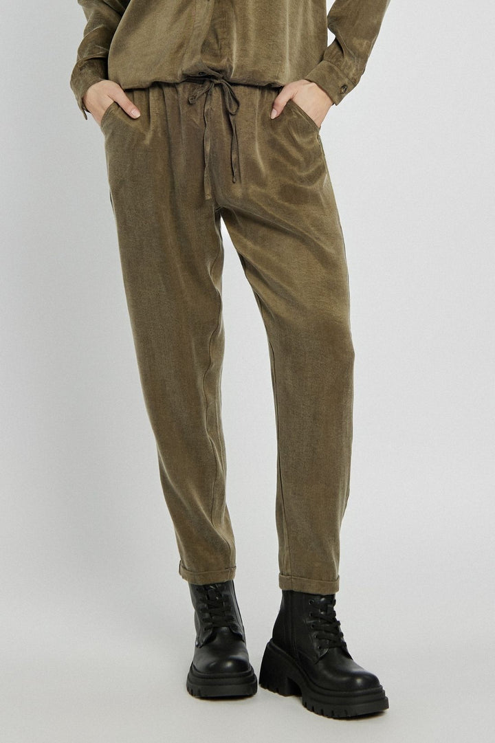 Stylowy komplet w utylitarnym stylu
