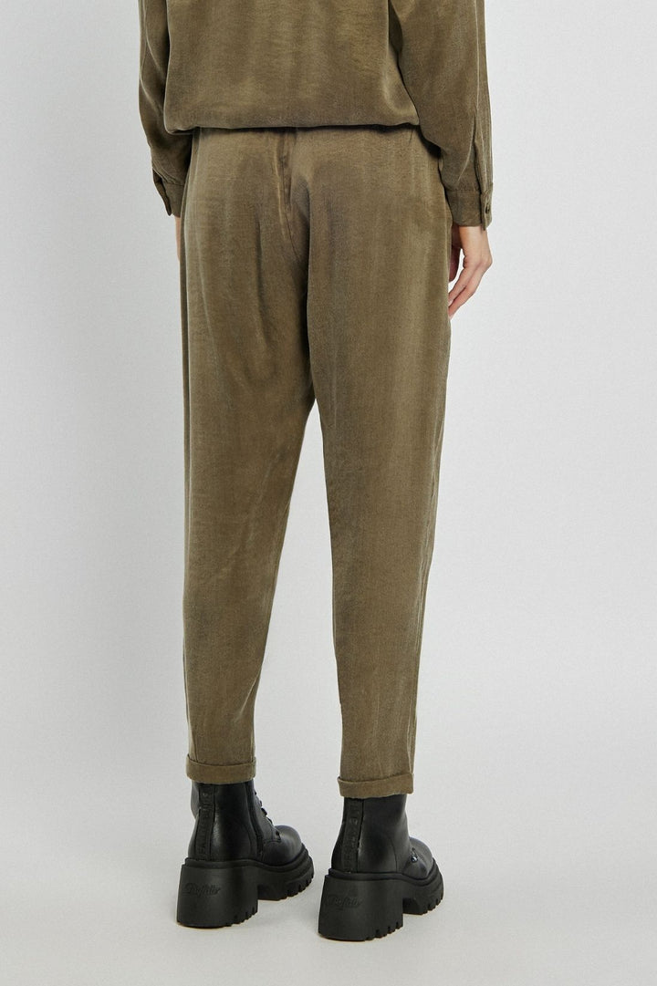 Stylowy komplet w utylitarnym stylu