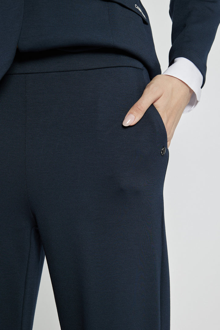 Granatowe dresowe spodnie typu wide leg