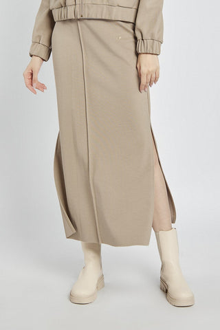 Beżowa długa spódnica z rozcięciami