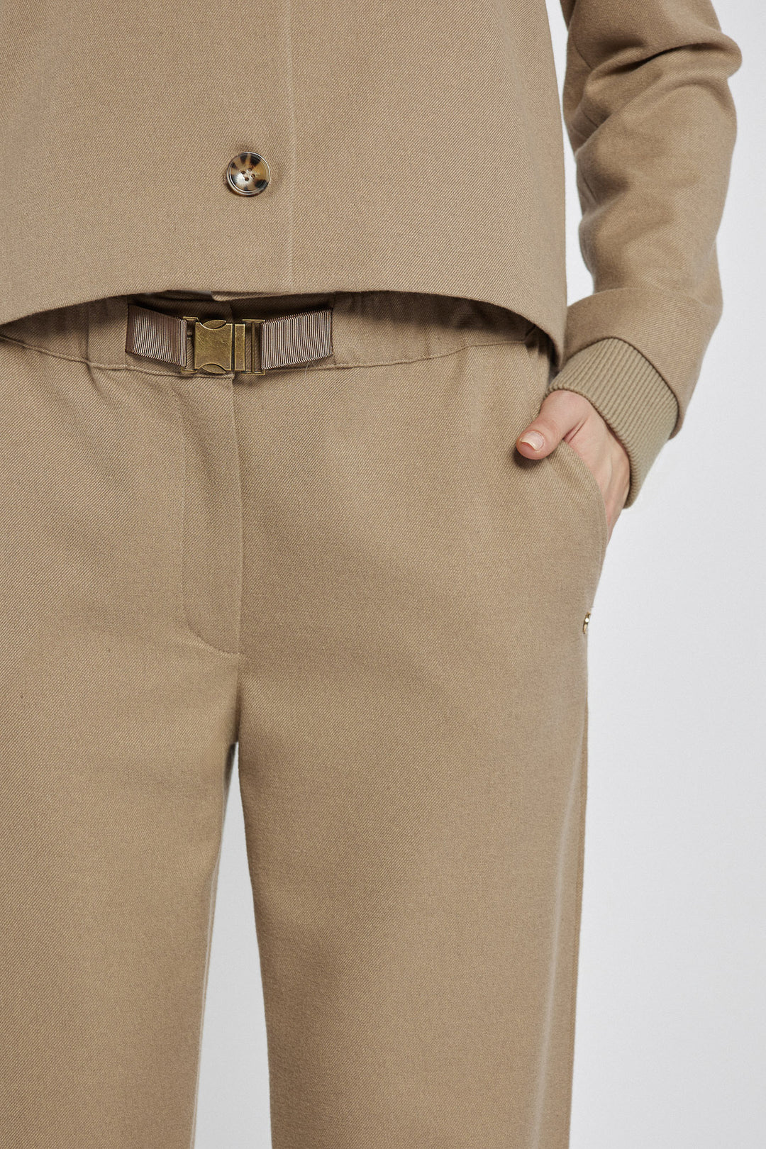 Klasyczne brązowe spodnie Campione z paskiem