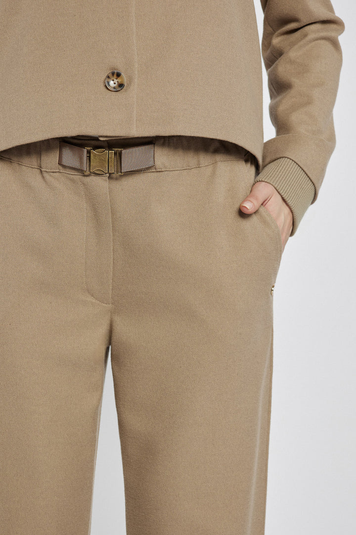 Klasyczne brązowe spodnie Campione z paskiem