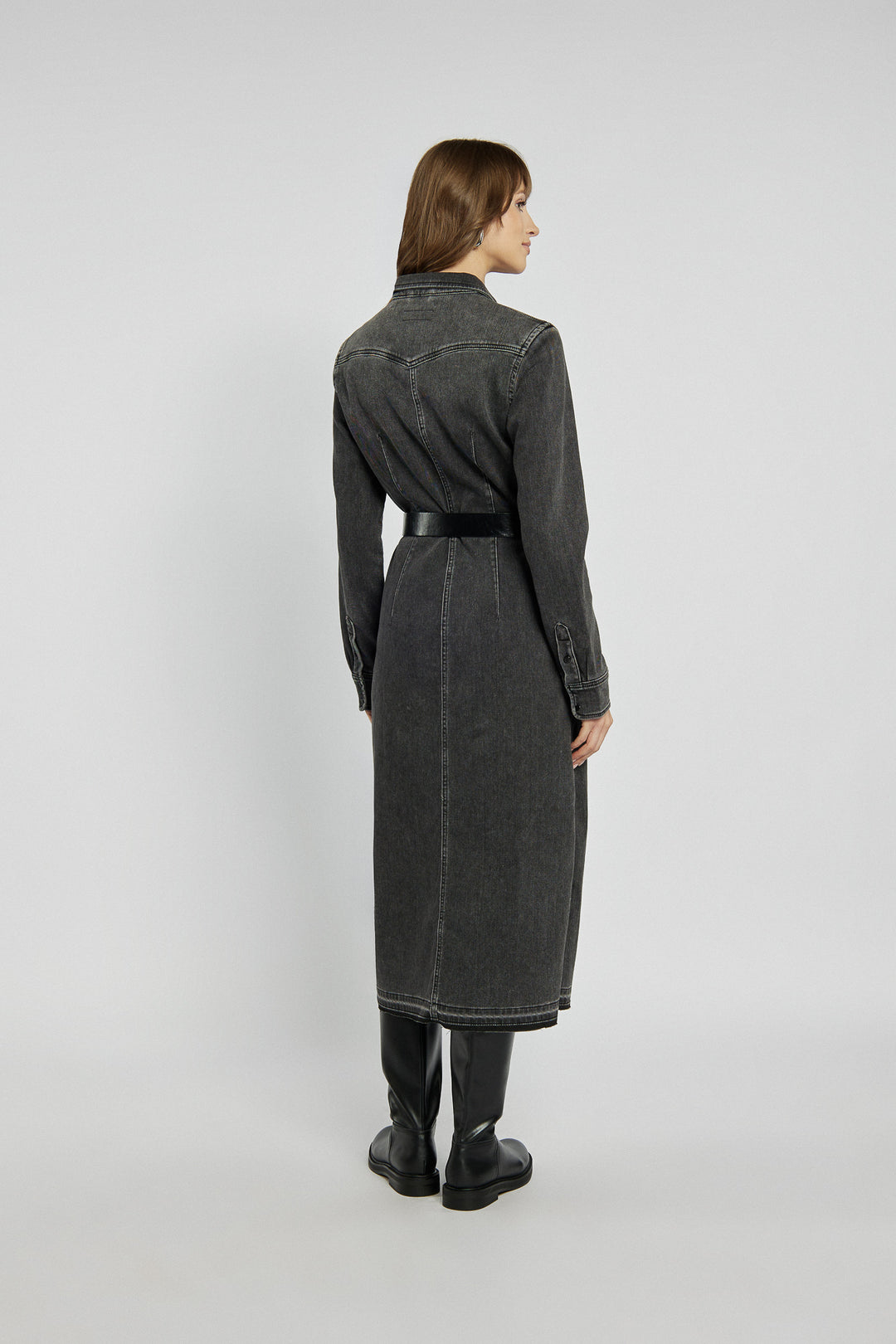 Czarna sukienka jeansowa midi