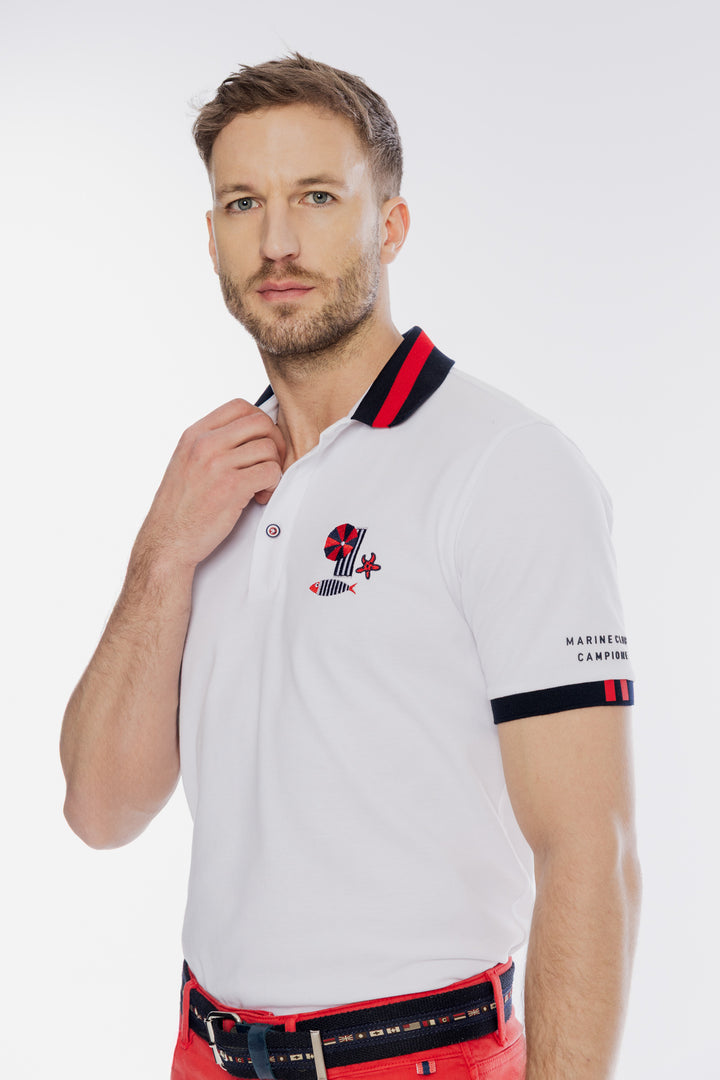 Biała męska koszulka polo z marynistycznymi detalami