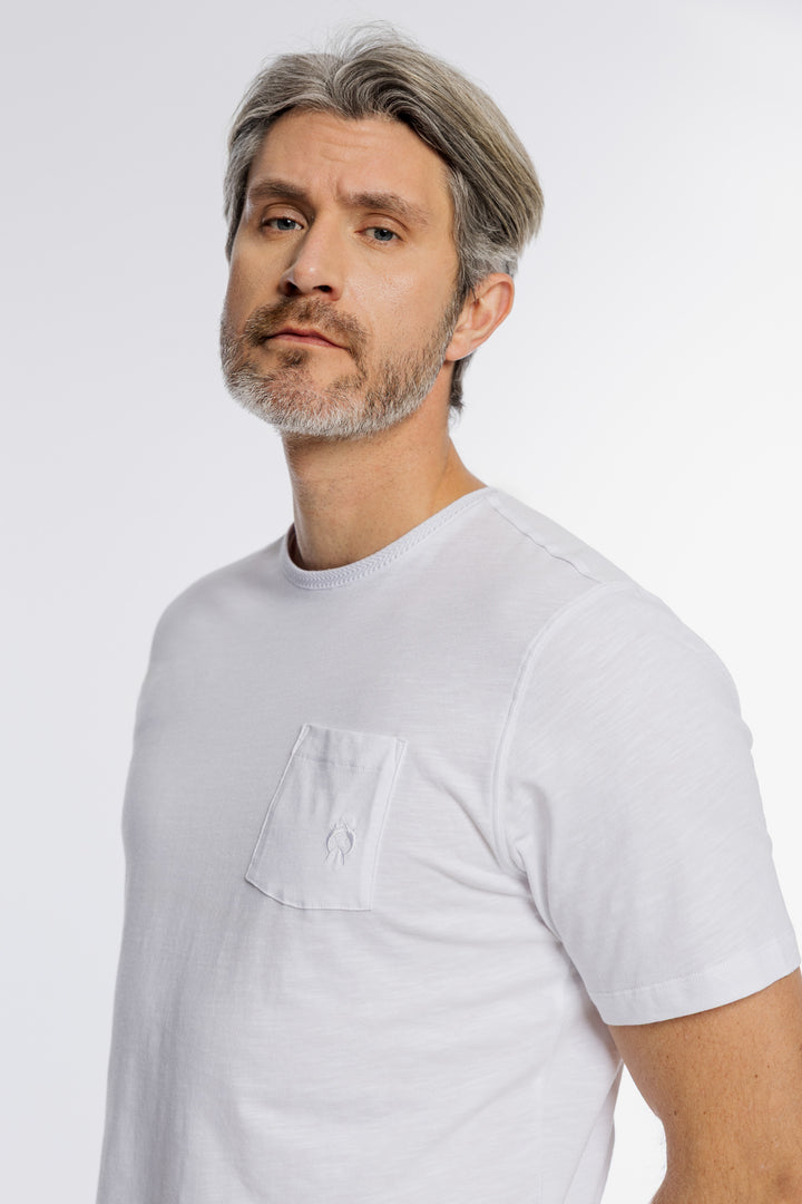 Klasyczny biały męski T-shirt z kieszonką Campione