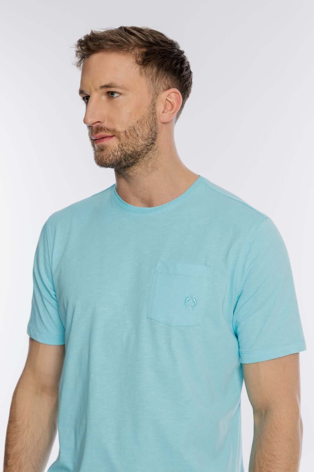 Męski jasnoniebieski T-shirt Campione z naszywaną kieszonką