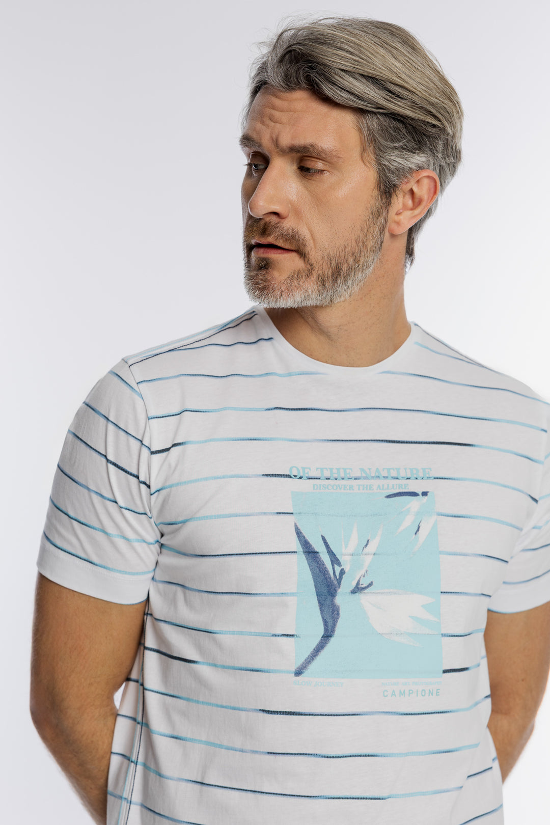 Męski biały T-shirt Campione w niebieskie paski