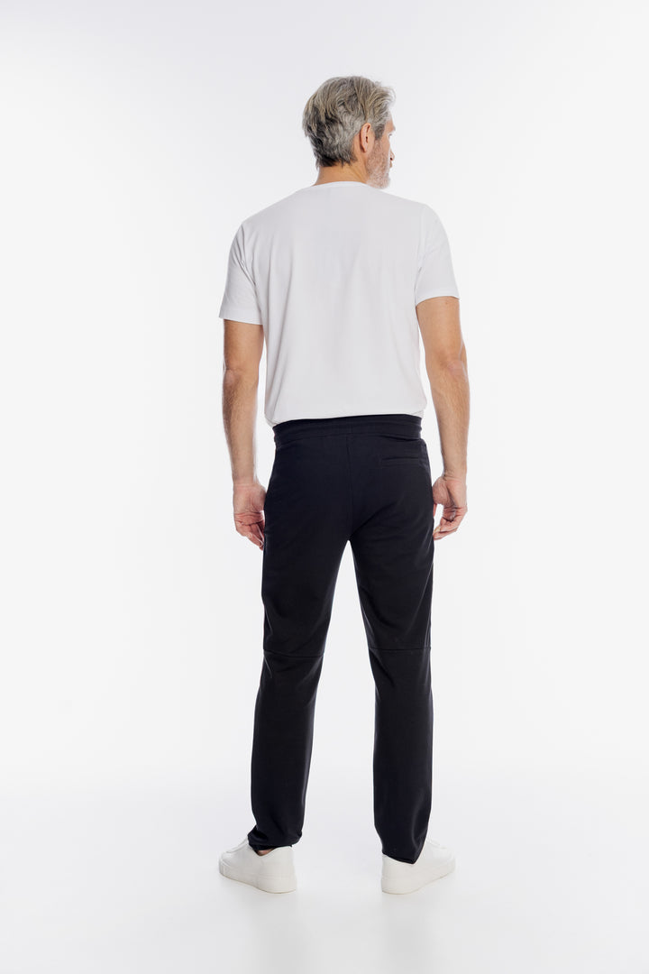 Czarne spodnie dresowe z regulacją w pasie