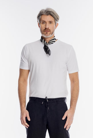 Klasyczny biały t-shirt męski z subtelnym logo