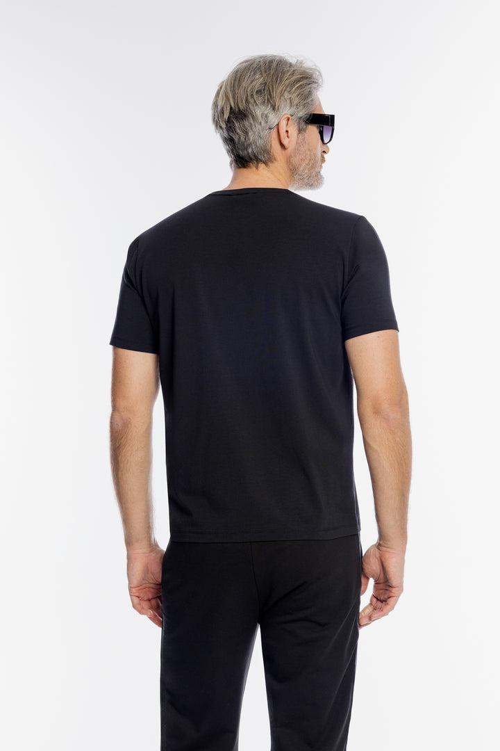 Klasyczny czarny t-shirt męski z dyskretnym logo