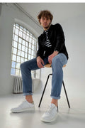 Spodnie jeansowe slim fit o ponadczasowym fasonie