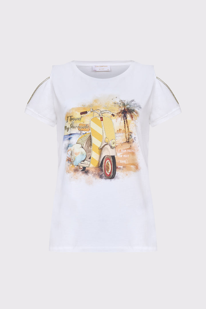 Biały t-shirt z grafiką skutera i żółte szorty
