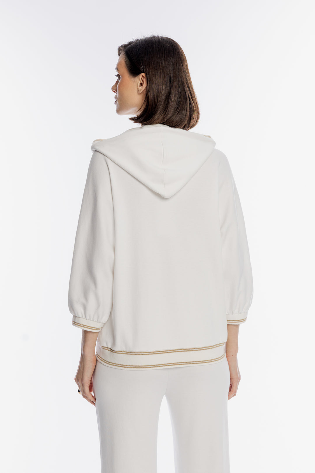 Elegancka biała bluza rozpinana ze złotymi detalami